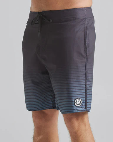 THE MAD HUEYS - FOAMING SHARK BOARDSHORT 19" BLACK