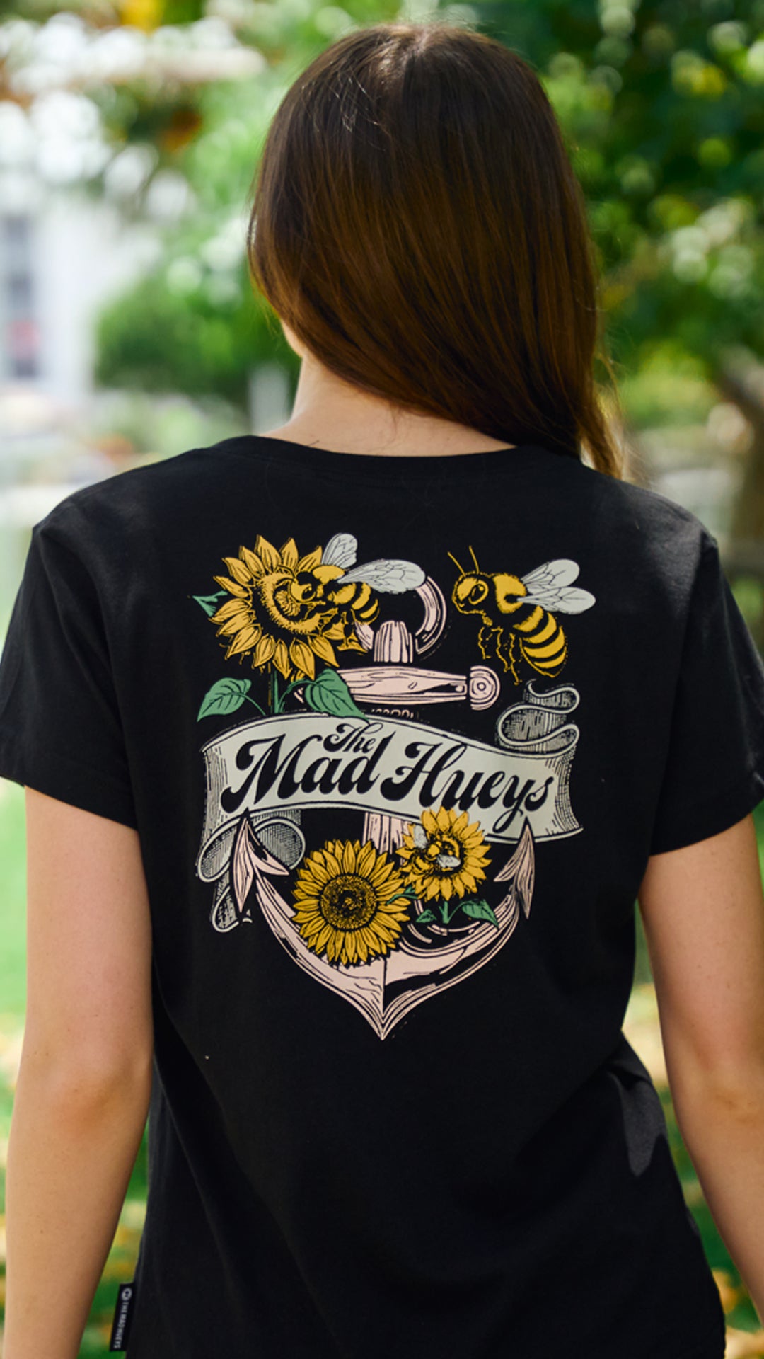 TMH BEE ANCHOR | WOMENS V NECK TEE